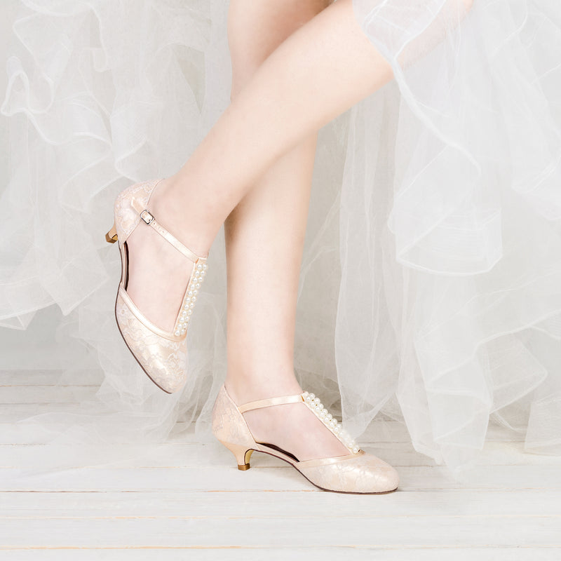 Damen Brautschuhe 1,6 '' Closed Toe T-Strap Low Heel Spitze Satin Pumps Imitation Hochzeitsschuhe